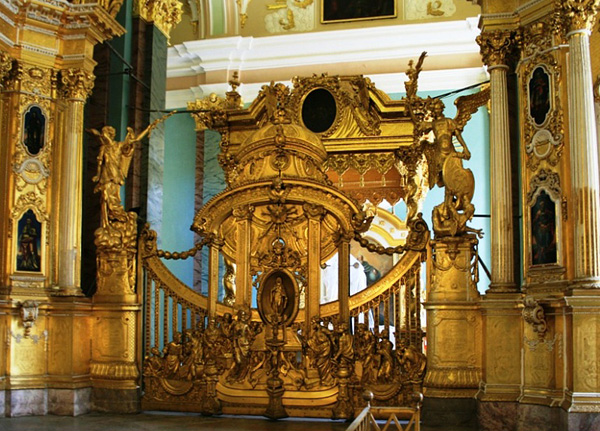 Резной иконостас Петропавловского собора
