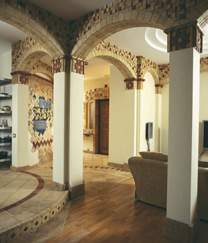 Модный интерьер с использованием керамической плитки, камня, дерева